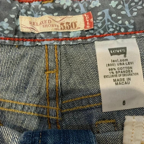 Levi's Women's Relaxed Jean Shorts 550 Size 6 - Picture 2 of 8